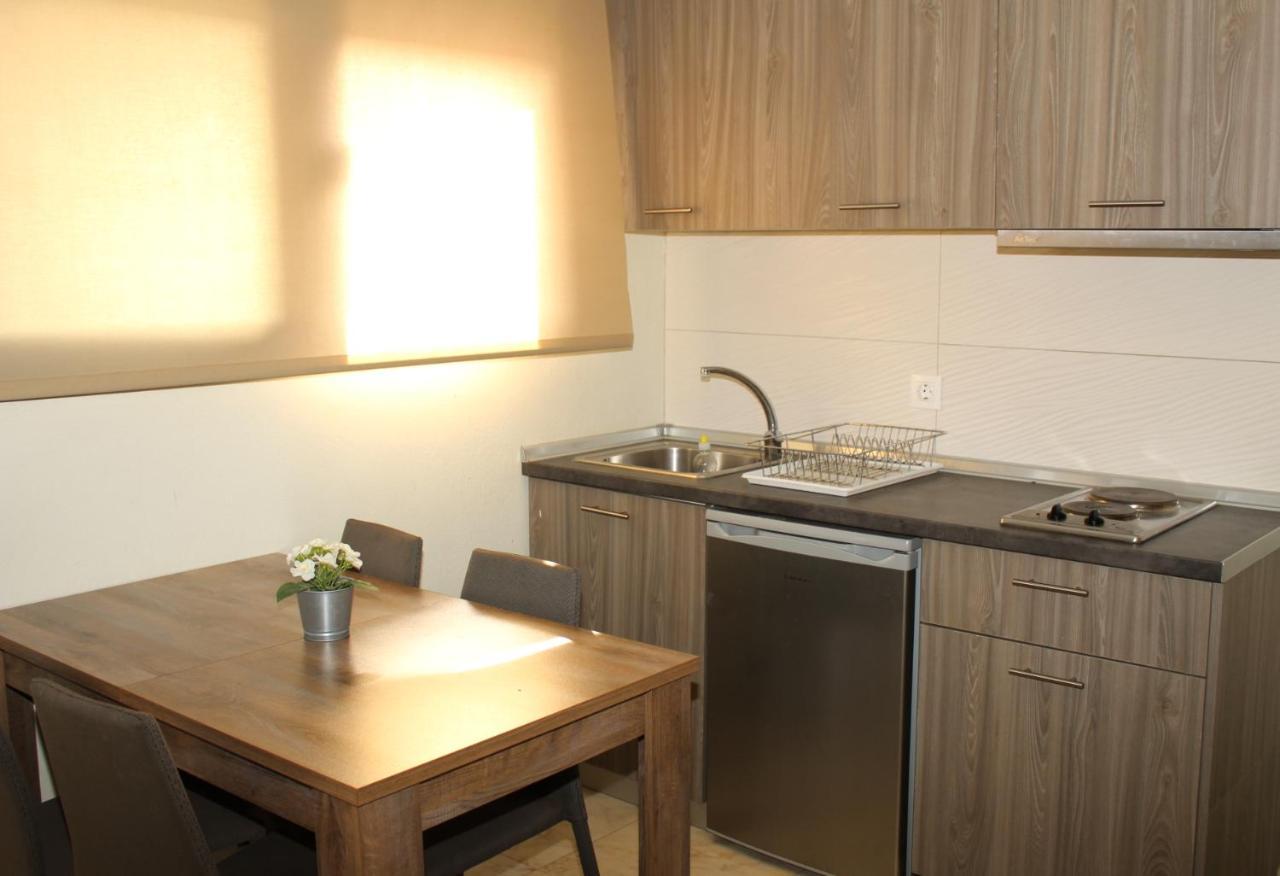 Elia Beach Modern Suites Флогита Экстерьер фото